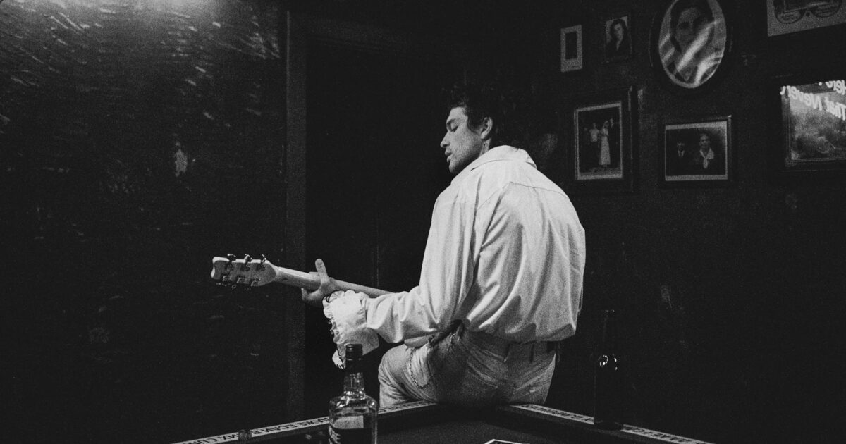 Bob Dylan Is Alive: The Truth About Death Search Queries in 2026