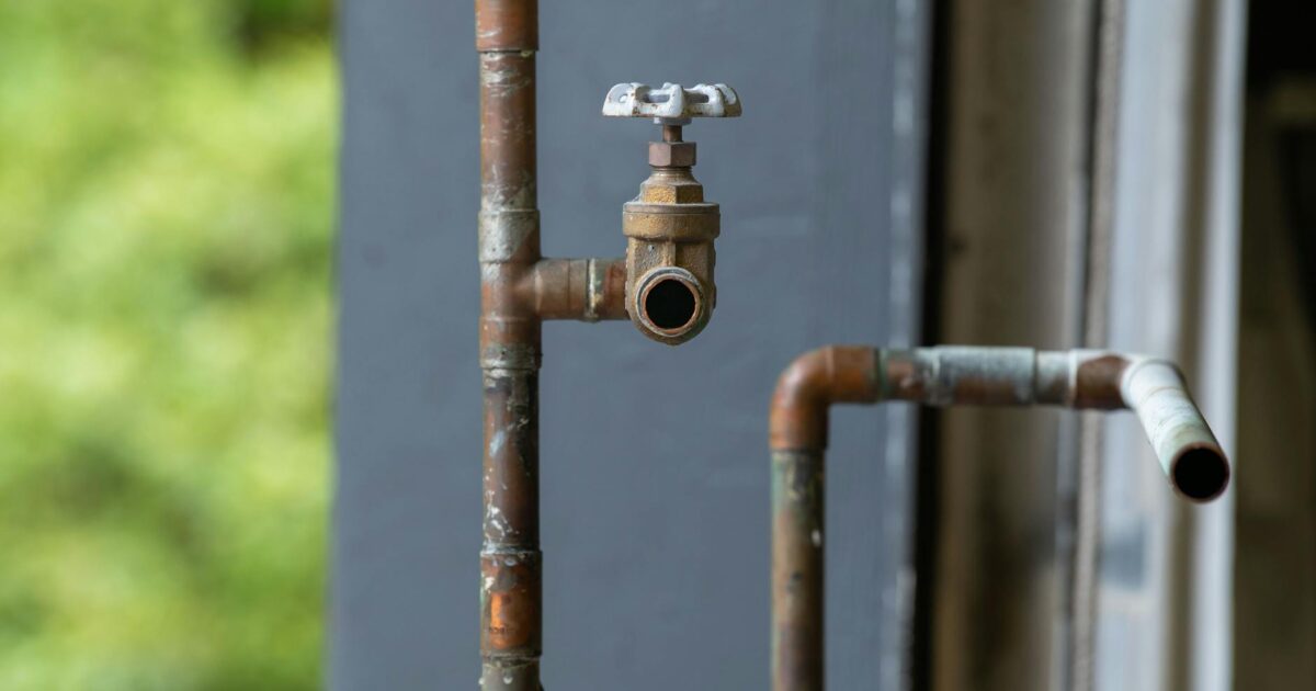 Pipe Freeze Temperatures & Burst Prevention: Expert Guide 2026