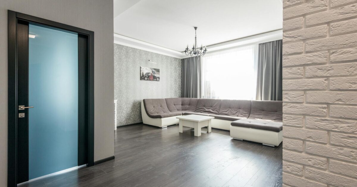 LVP vs Laminate Flooring: Your 2026 Home Choice Guide