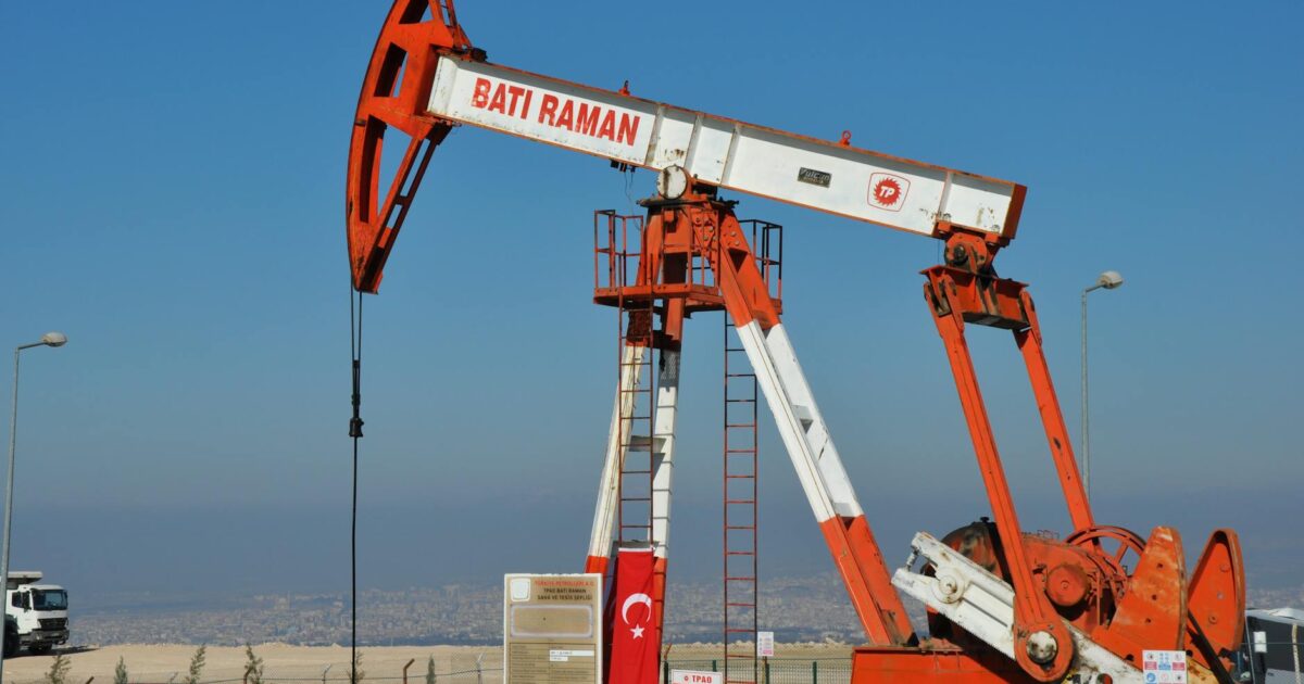 White Petroleum Uses, Benefits, and Safety Guide 2026