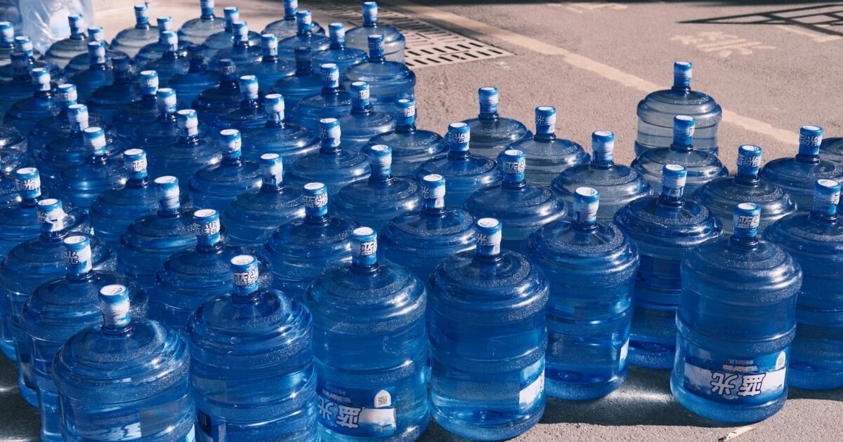 A Gallon of Water Is How Many Bottles? The Simple Answer 2026