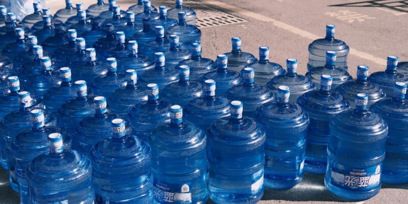 A Gallon of Water Is How Many Bottles? The Simple Answer 2026
