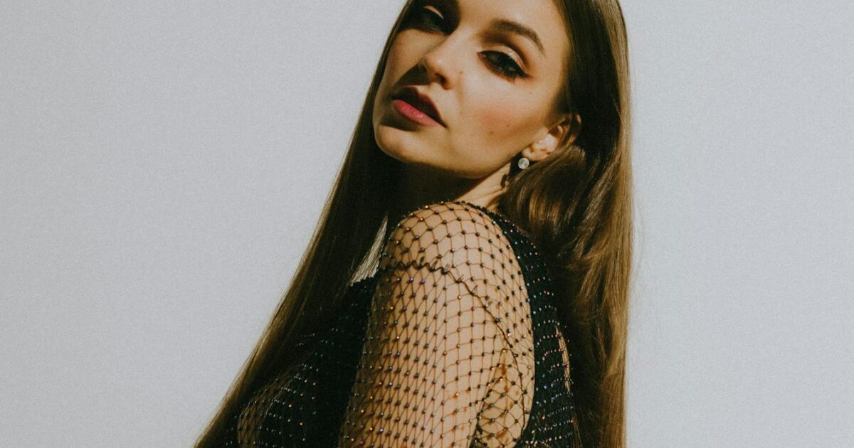 Hailee Steinfeld Merchandise: Your Guide