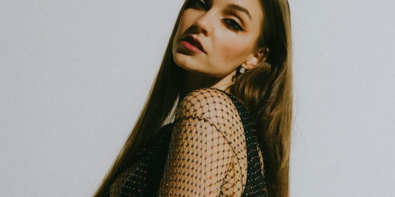 Hailee Steinfeld Merchandise: Your Guide