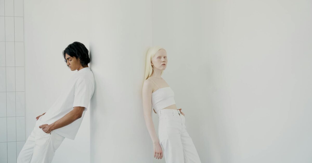 Minimalism: The 1920×1080 White Solid for Your Screen in 2026