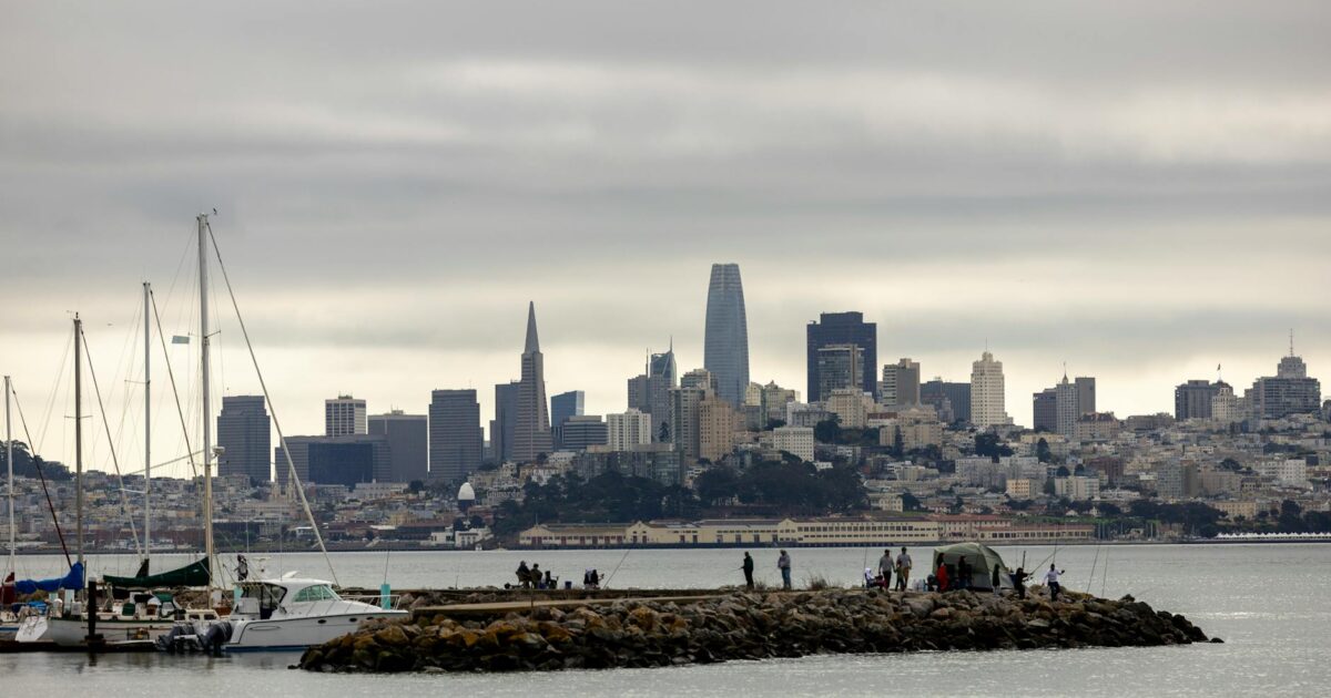 Salesforce vs HubSpot ROI: Mid-Size B2B Automation